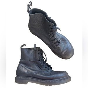 Dr. Martens 1460 Pascal Mono Lace Up Boots in Black Virginia size 8